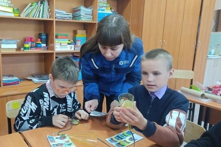 Волшебство творчества и дружбы: «Сибантрацит» организовал увлекательный мастер‑класс для особенных детей