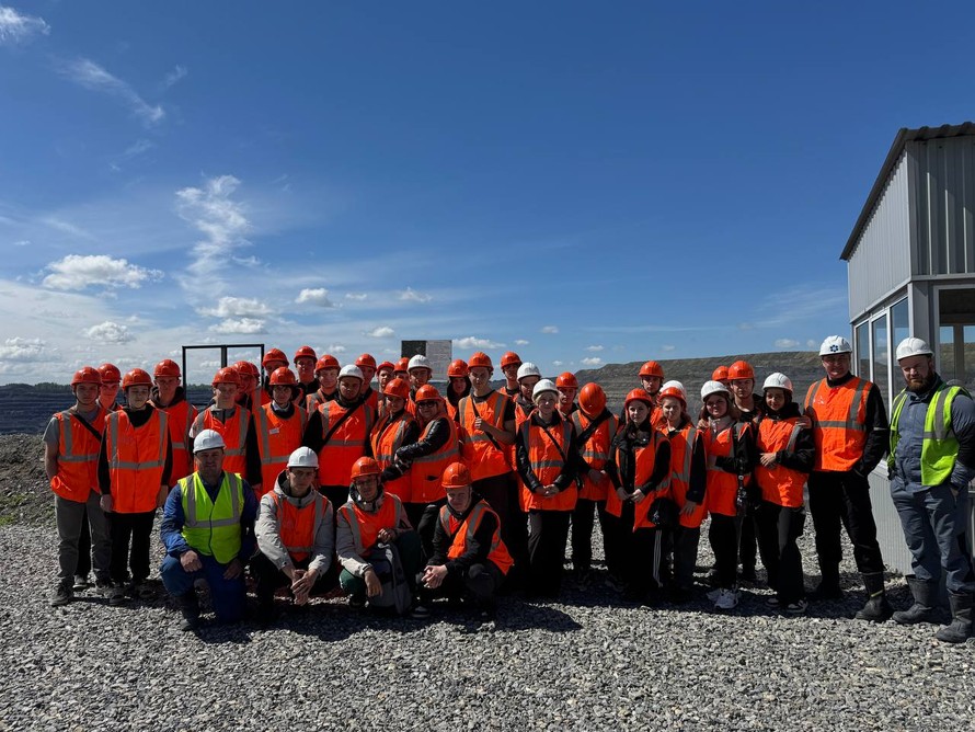 «Сибантрацит» устроил экскурсию в карьеру