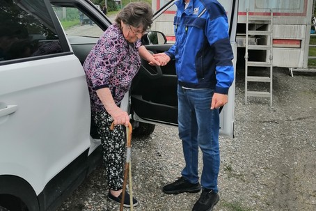 «Сибантрацит» помог пожилым малоподвижным харинцам пройти медобследование