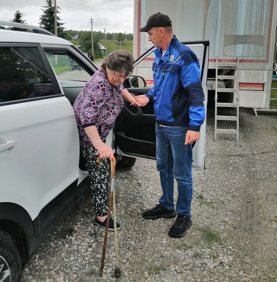 «Сибантрацит» помог пожилым малоподвижным харинцам пройти медобследование