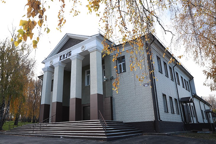 От темных стен к ярким праздникам: история преображения Листвянского Дома культуры