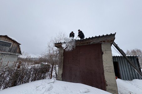 «Я плачу от радости»: волонтёры «Сибантрацита» помогли одинокой пенсионерке